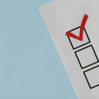 red check mark over black box